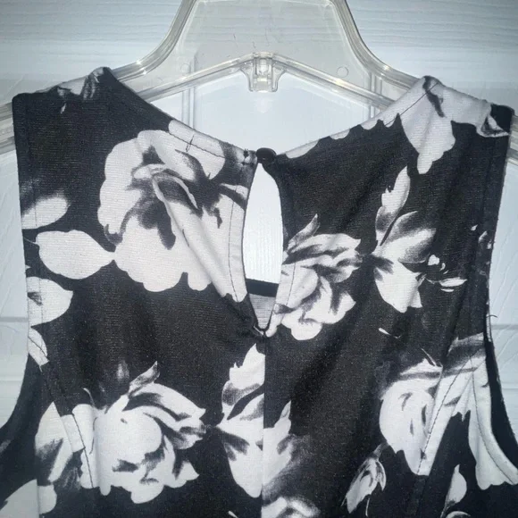 Forever 21 Black and White Floral Dress - Picture 3 of 8